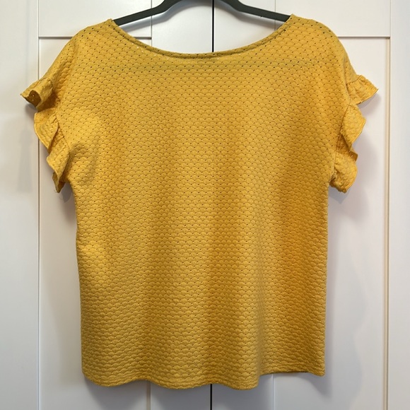 Yellow Ruffle Short Sleeve Top With Large Left Side Button Accent Sz MED - Picture 2 of 4